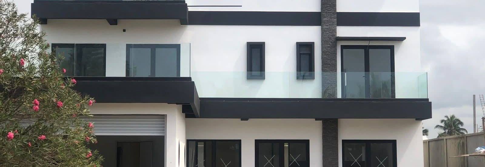 Sea-view luxury villa – 4 suites + studio, hotel/B&B potential – Toamasina