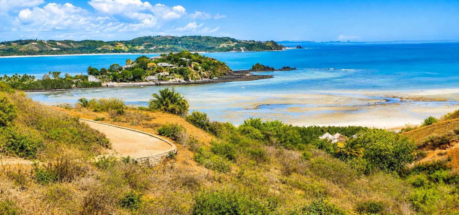 Panoramic sea-view land 3,605 m² (2 lots available) – Nosy Be