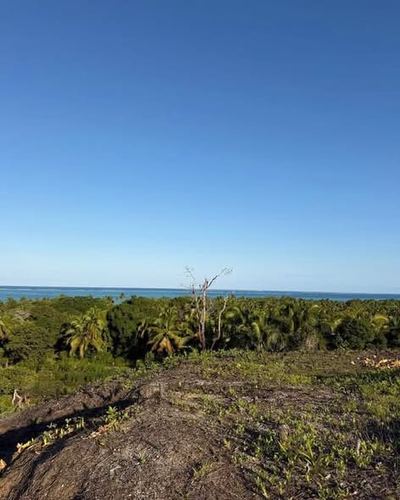 Sea-view land 1,802 m² – south-east Sainte-Marie